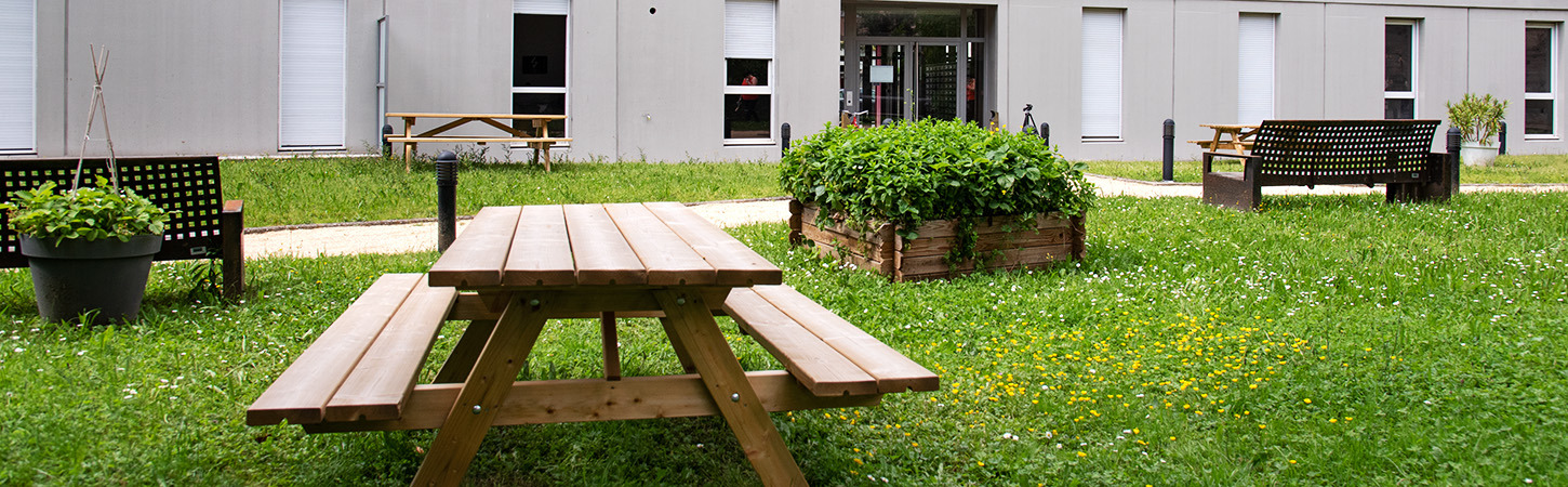 espaces verts résidence étudiante l'Alchimie à Villeurbanne